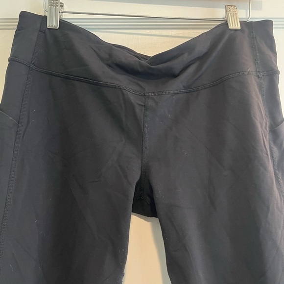 Lululemon Black Pace Rival Crops 22” Inseam Size 12 (Some wear, see photos) - Picture 9 of 12
